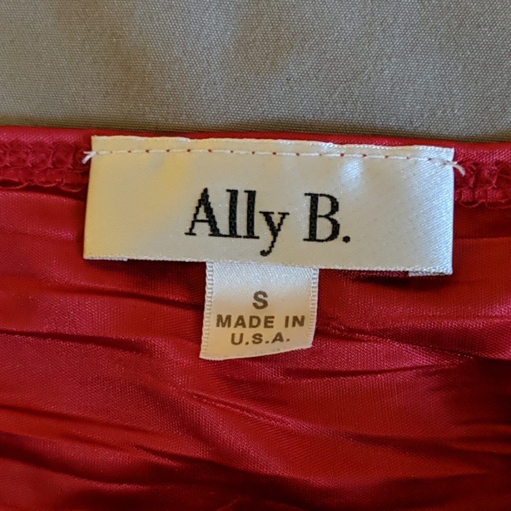 Red blouse - Picture 2 of 3
